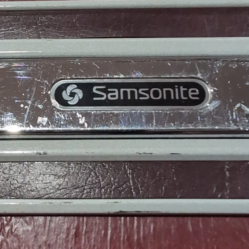 Vintage Samsonite Silhouette II Burgundy Red Train Clam Case No keys